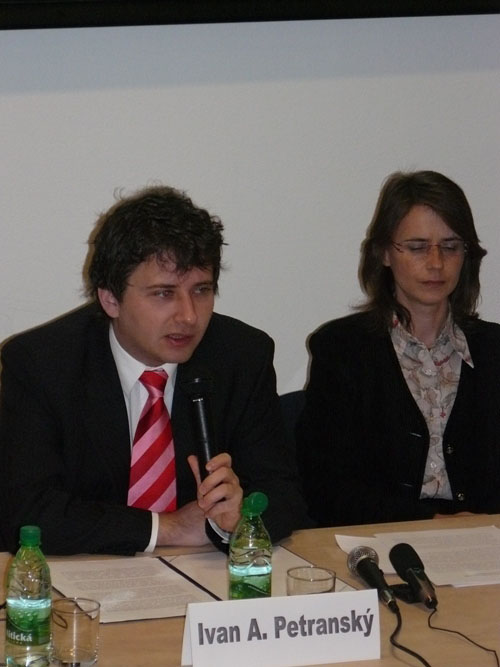 Foto: Predseda Správnej rady Ústavu pamäti národa Ivan A. Petranský pri prejave. Foto: Predseda SR ÚPN I. Petranský.